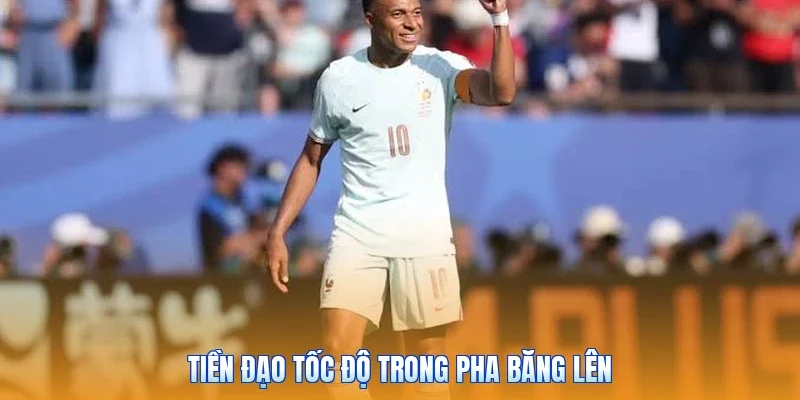 Tiền đạo tốc độ trong pha băng lên